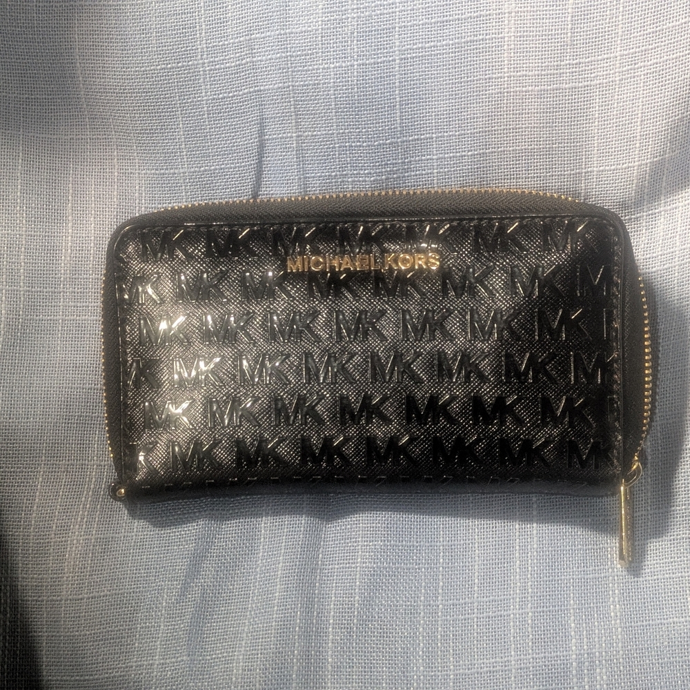 Michael Kors Logo Embossed Patent Travel Wallet